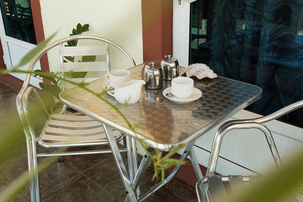 Ons Motel & Guest House Mahébourg Екстериор снимка